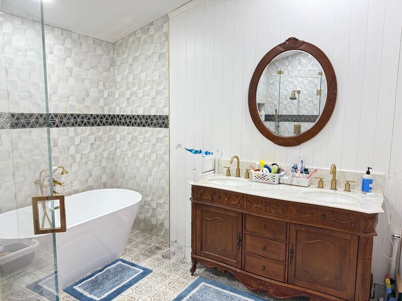 Building Photo - 6420 Via Tierra