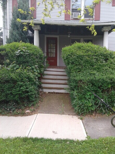 Primary Photo - 17405 Woodford Ave