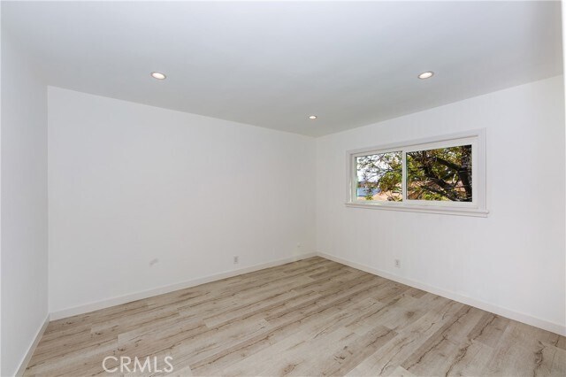 Building Photo - 232 W Linden Ave