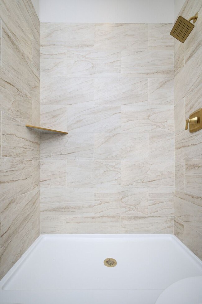 Building Photo - 402 Ada Unit 1 | CALL FOR SUMMER APPLICATI...