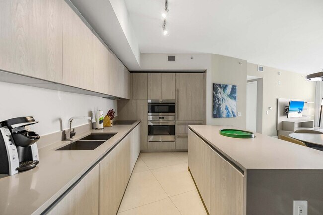 Building Photo - 4111 S Ocean Dr