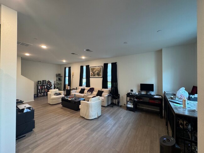 Building Photo - 5503 Sandcliff Ln
