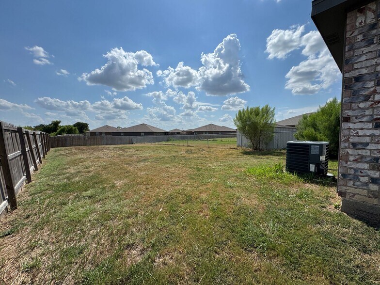 Building Photo - 5804 Rustler Dr