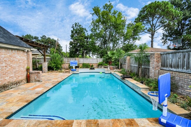 Building Photo - 2510 Hilton Head Dr