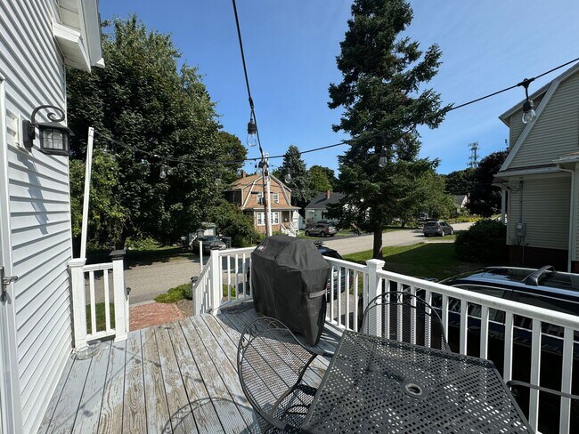 Building Photo - 3BD/1.5BA South Portland Single Family Home!! W/D In-Unit & Storage in Basement & Shed! Available...