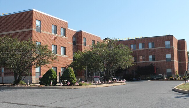 Primary Photo - 255 W North Ave