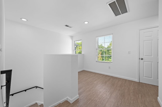 Building Photo - 244 Caroline Dr