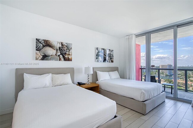 Building Photo - 2602 E Hallandale Beach Blvd