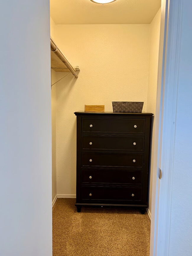 Building Photo - 4755 N Pearl St