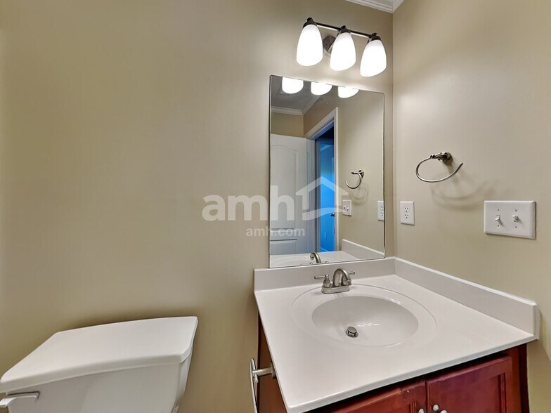 Building Photo - 204 Eastpark Way