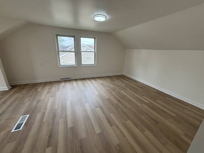 Building Photo - 621 W 44th Pl