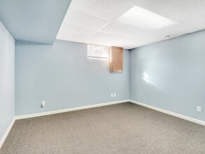 Building Photo - 3 bed Rambler on huge lot