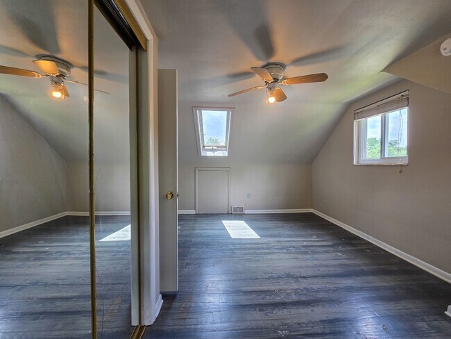 Building Photo - 151 Mahoning Dr