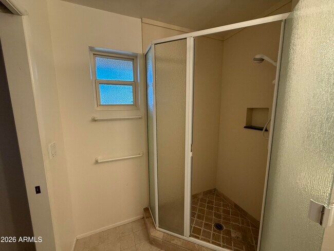 Building Photo - 2114 S La Rosa Dr