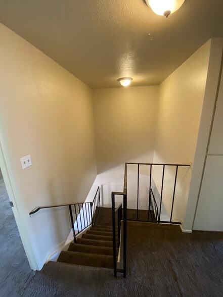 Stairwell - 4223 Weymouth Ln