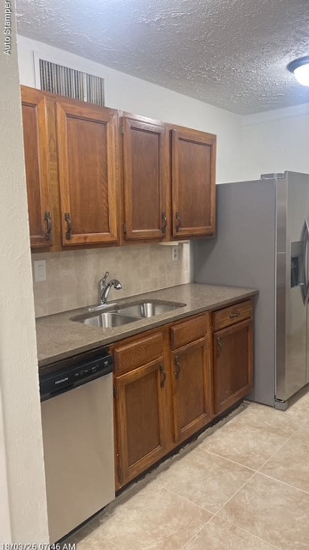 Building Photo - 609 Live Oak Dr