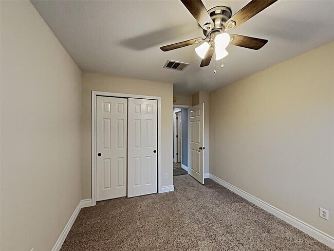 Building Photo - 441 Goldenrod St