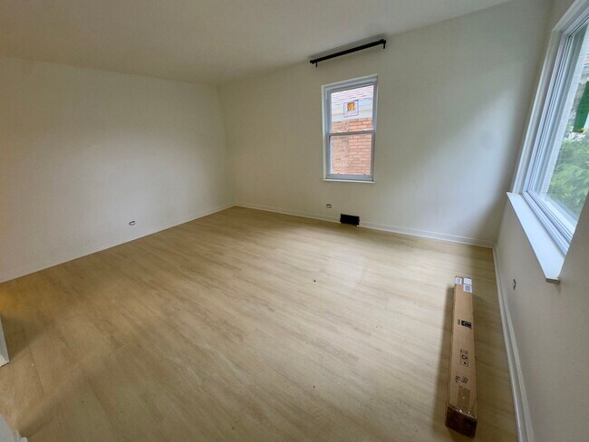 Building Photo - 1335 Marengo Ave
