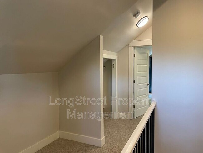 Building Photo - 11687 SE 33rd Ave