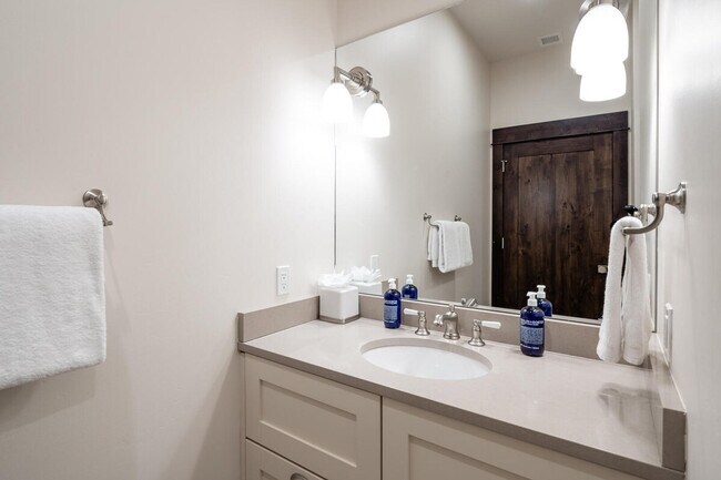 Building Photo - 4 Lodgeside Wy