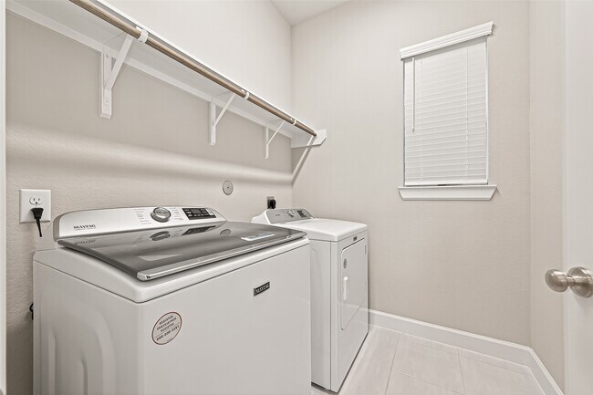 Building Photo - 23754 Pullin Market Dr