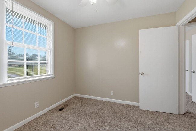 Building Photo - 758 McPherson Dr