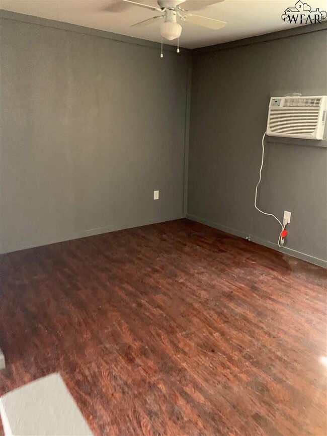 Building Photo - 1704 Pearl Ave