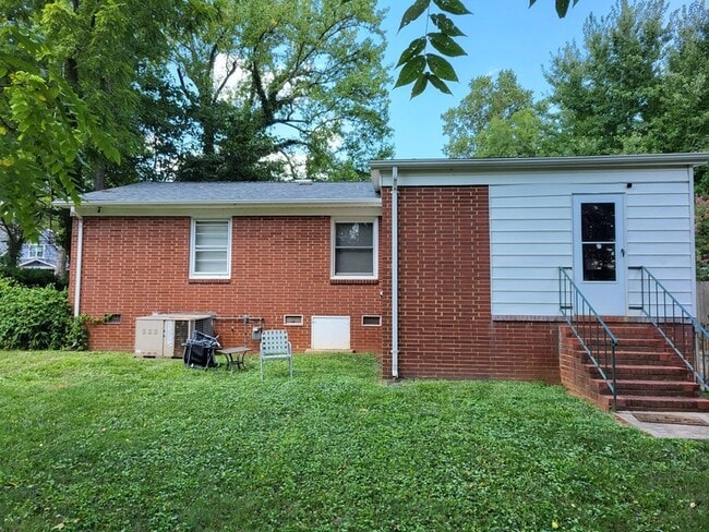 Building Photo - 2900 Hilliard Dr