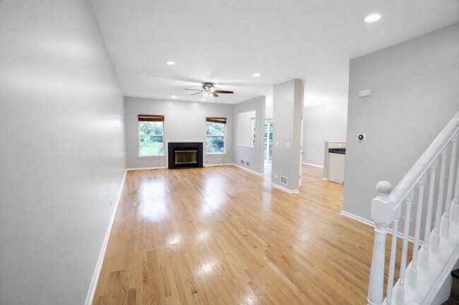 Building Photo - 318 Abington Woods Dr