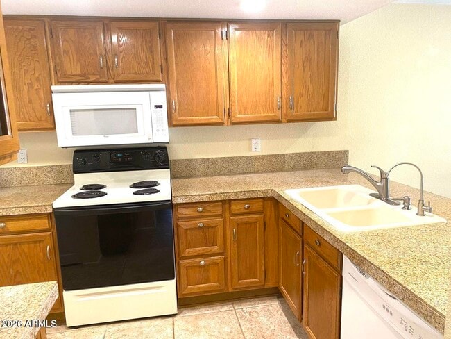 Building Photo - 12421 S Oneida Ct