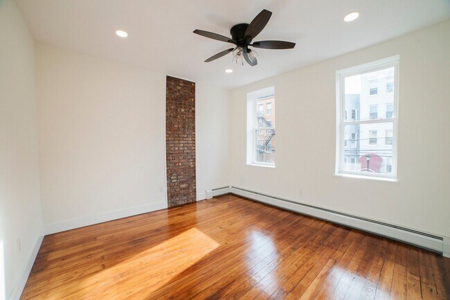 Building Photo - 206 48th St