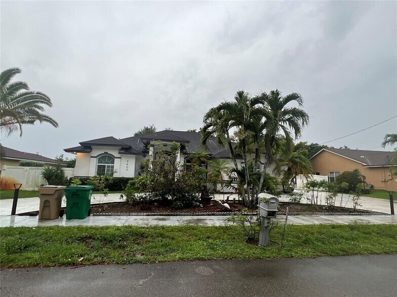 Primary Photo - 7400 SW 37 Ct