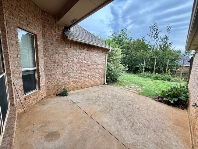 Building Photo - Charming 4-bed/2-bath in Bullard’s Legacy Estates!