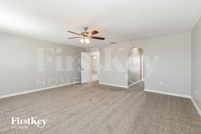 Building Photo - 215 Lobelia Dr