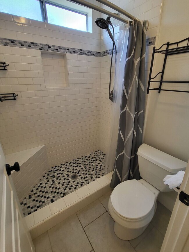 Building Photo - NEW PRICE REDUCTION!!! Beautiful Condo: 3 ...