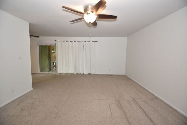 Building Photo - South Bend's Topsfield 1 bedroom Condo for...