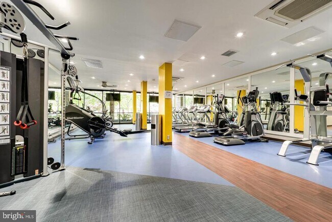 Building Photo - 75 S Reynolds St