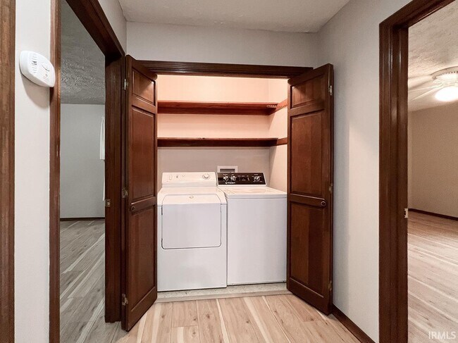 Building Photo - 1633 Greenfield Ct