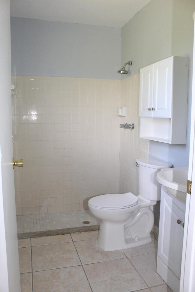Building Photo - 2058 SE West Dunbrooke Cir
