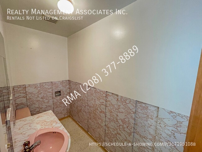 Building Photo - 2360 S Ridgeview Way