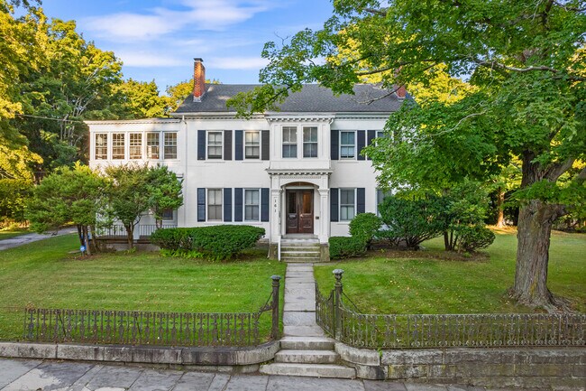 Building Photo - 161 Broadway