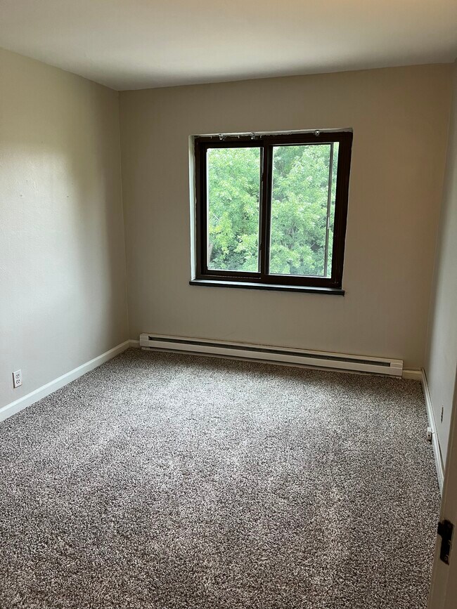 Building Photo - 539 Hadley Ave