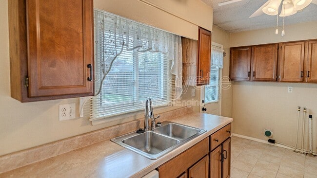 Building Photo - 2513 Oswego Ln