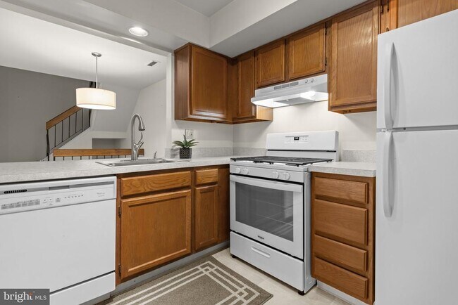 Building Photo - 616 Society Pl