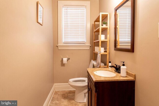 Building Photo - 313 Frederick St