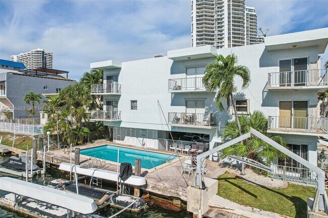 Building Photo - 3862 NE 171 St