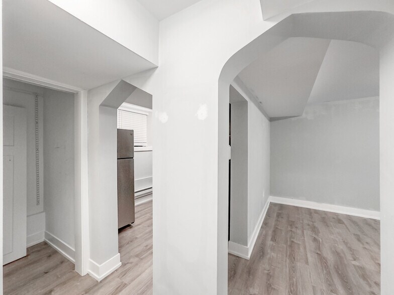 Building Photo - 4416 N Wolcott Ave