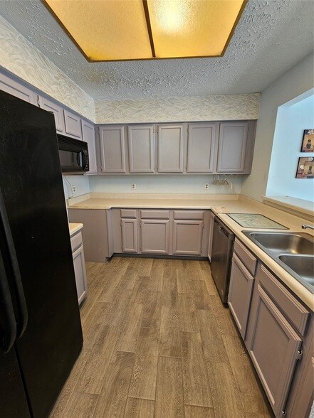 Building Photo - 8319 Wind Veil Dr