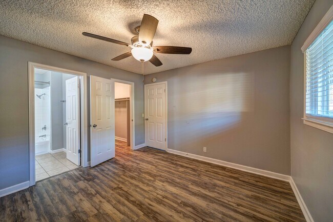 Building Photo - Redding Hilltop Apartments