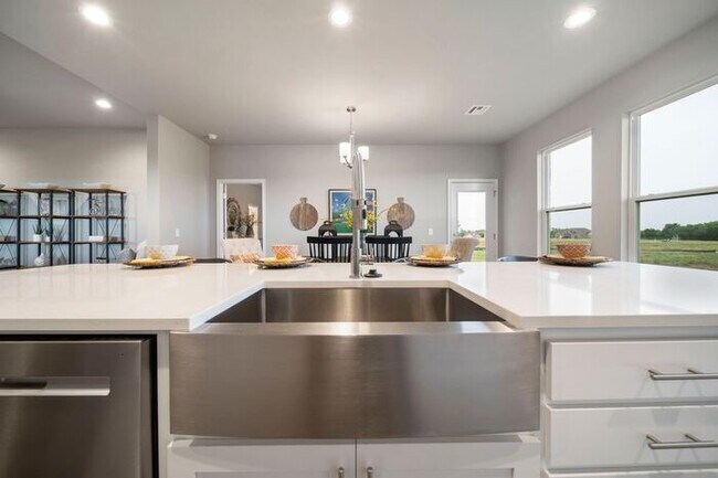 Building Photo - Stunning 3BR + Study in Prime Owasso/Colli...